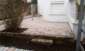 Création d'une cours en dalle de pierre